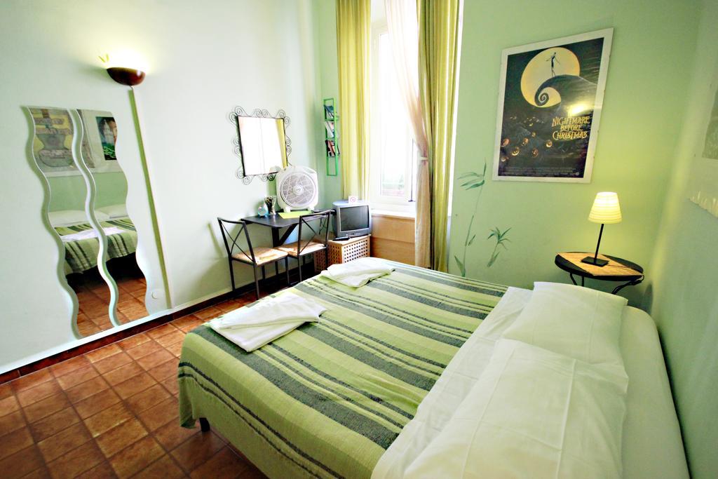 Sixbeds Ξενοδοχείο Ρώμη Δωμάτιο φωτογραφία